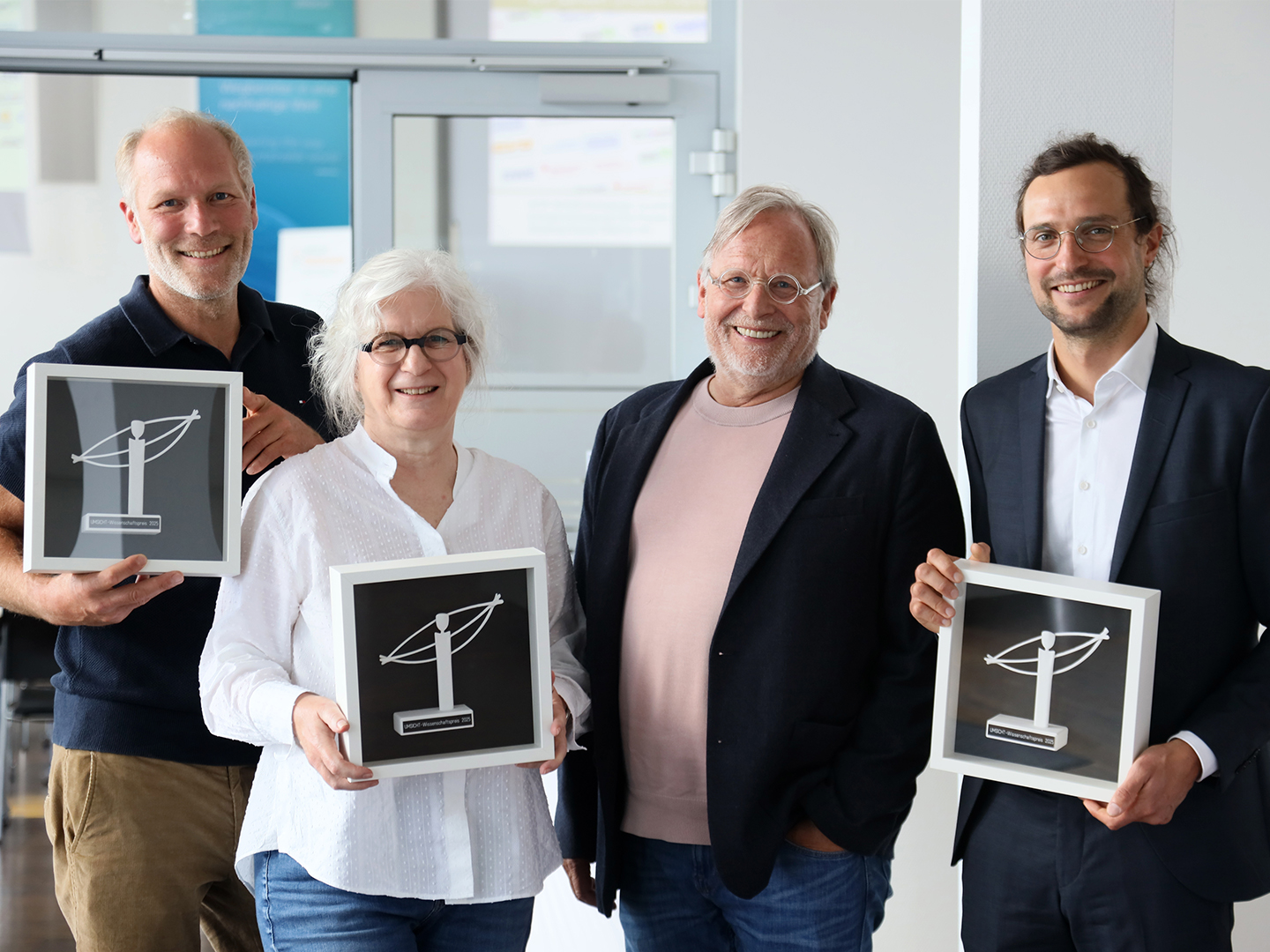 Von links: Daniel Hautmann, Dagmar Röhrlich, Prof. Dietrich Grönemeyer und Dr.-Ing. Jakob Ungerland Von links: Daniel Hautmann, Dagmar Röhrlich, Prof. Dietrich Grönemeyer und Dr.-Ing. Jakob Ungerland