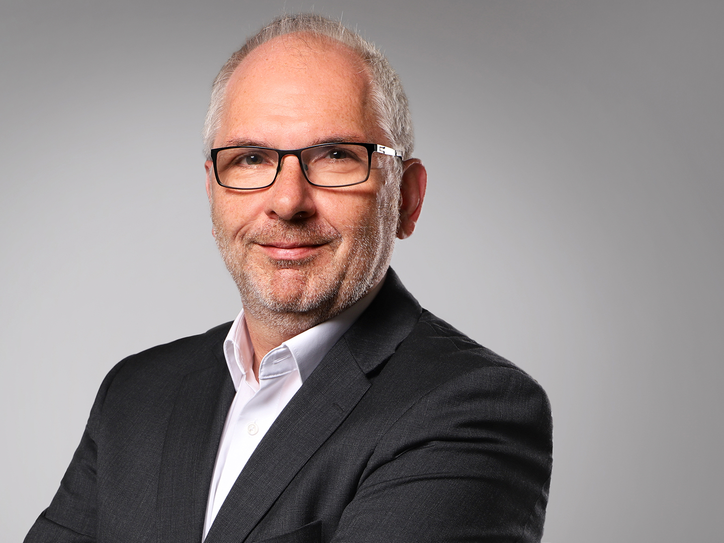 Dr.-Ing. Hartmut Pflaum. Dr.-Ing. Hartmut Pflaum.